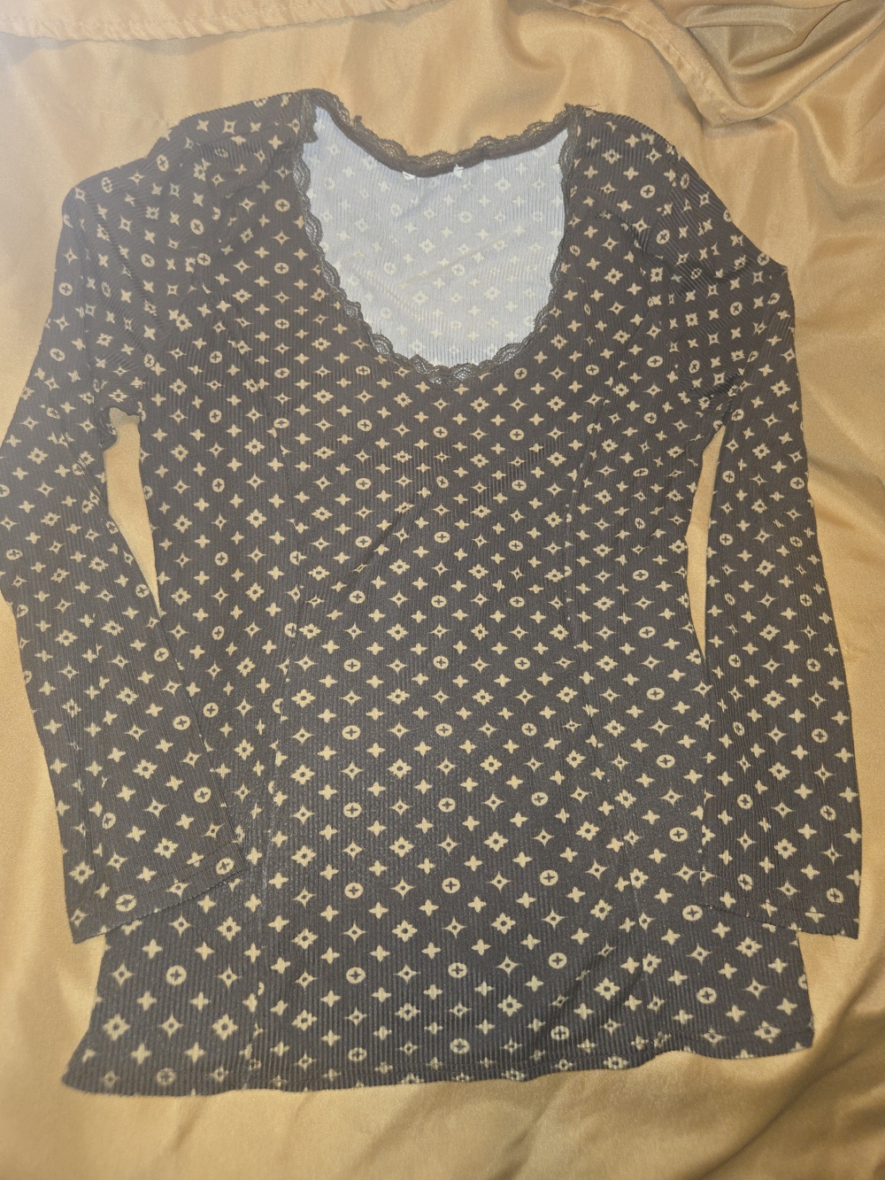Black Lace-Trim Patterned Ribbed Top - Picture 2 of 4
